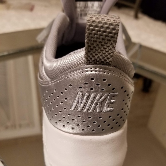 SOLD - Nike Air Max Thea SE - Picture 3 of 4